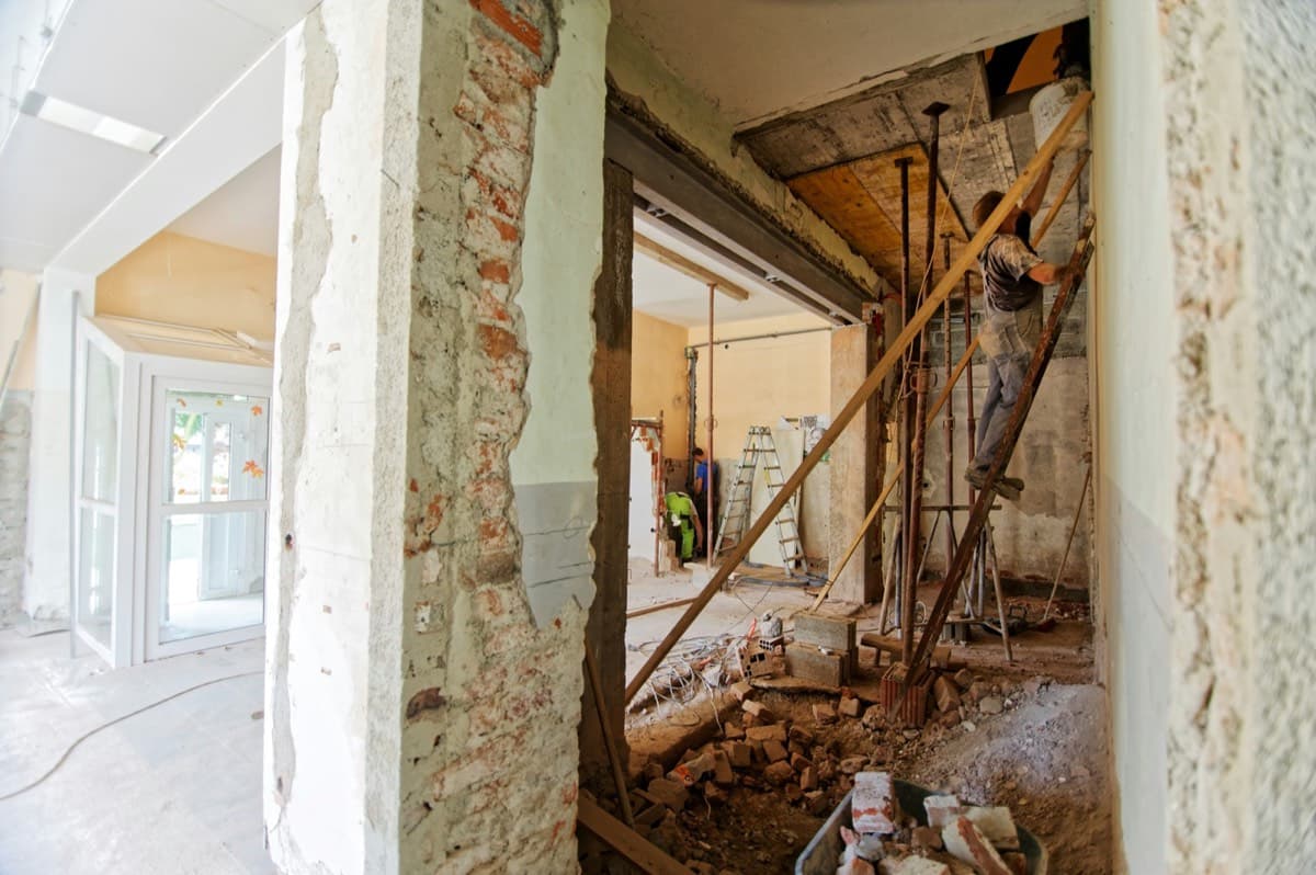 Achterzijde van een woning vóór de uitbouw